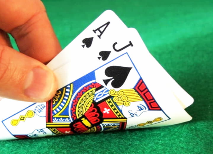 $335 Airgead tirim saor in aisce ag Platanam Play Casino